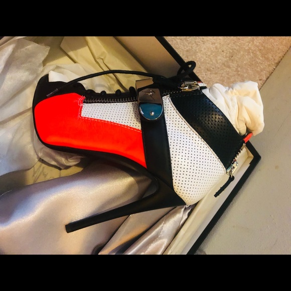 Authentic Giuseppe Bootie - Picture 4 of 5